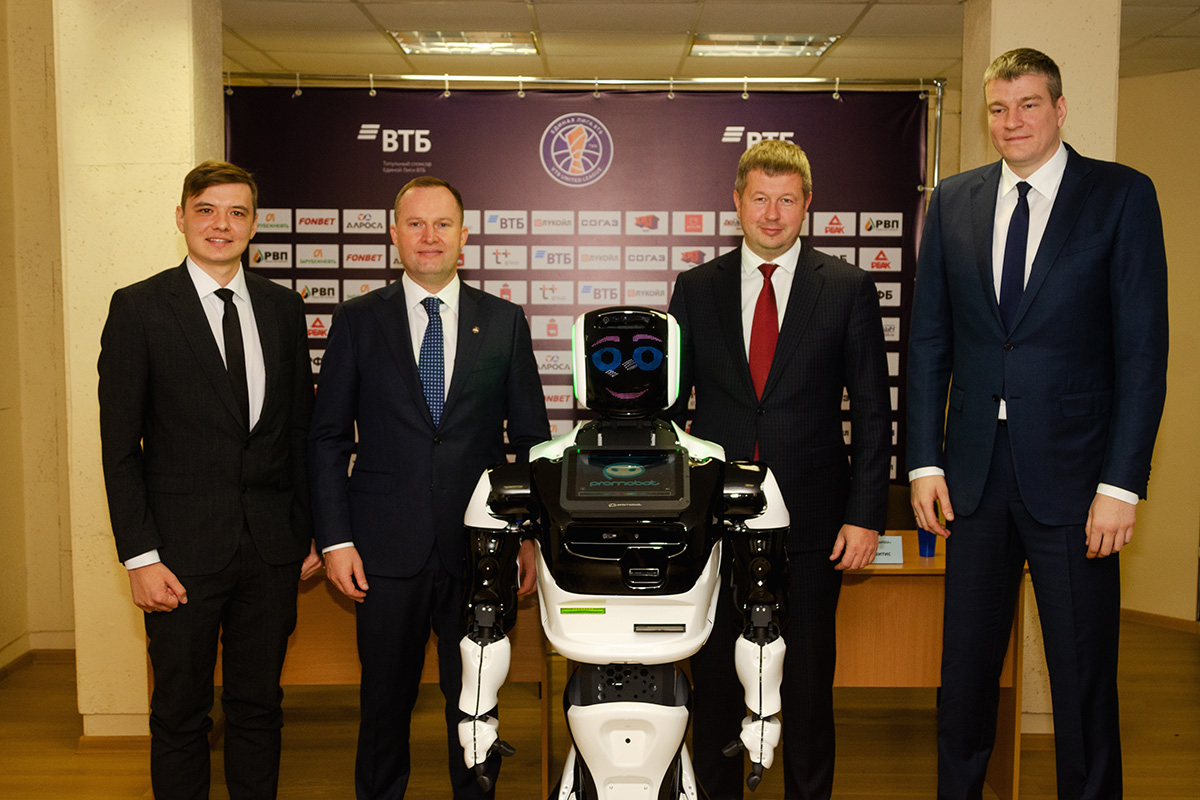 The world's first robot coach signed a contract with basketball club